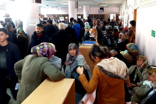 Nüfus ve Vatandaşlık Müdürlüğünde yıl sonu yoğunluğu