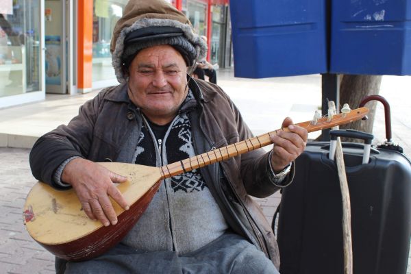 O ADAM, ÖLÜ BULUNDU..!