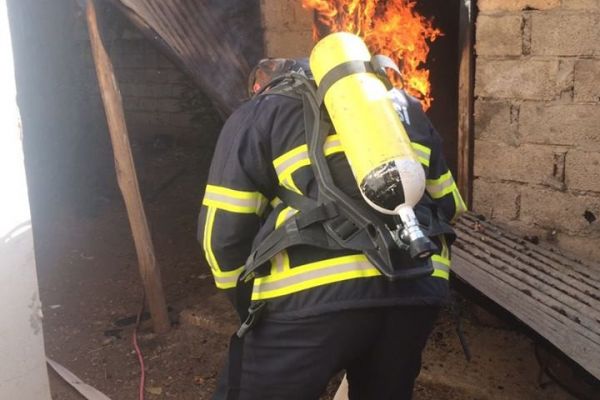 Odunluk yangını paniğe neden oldu