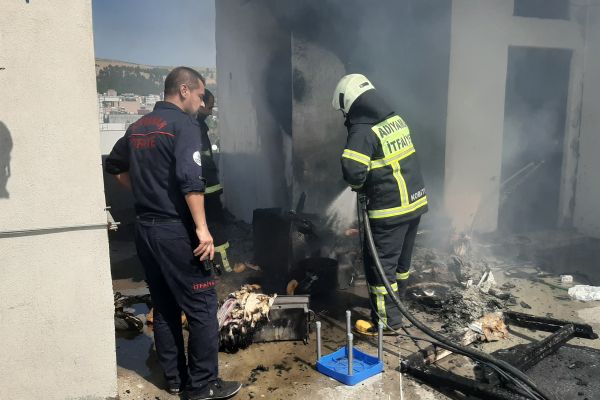 Odunlukta çıkan yangın korkuttu