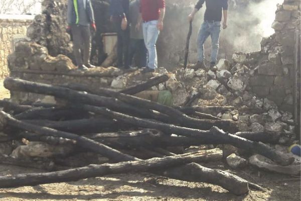 Odunlukta çıkan yangın paniğe neden oldu