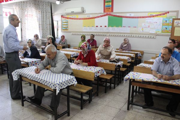 Öğrenci Velileri Sınava Girdi