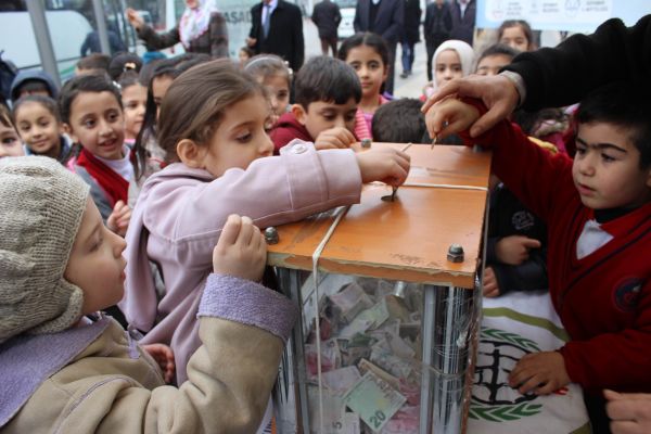 Öğrenciler Harçlıklarını Bağışladı