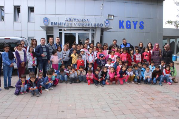 Öğrenciler KGYS binasını gezdi 