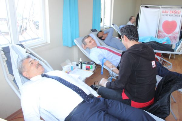 Öğrencilerden Afrin için kan bağışı