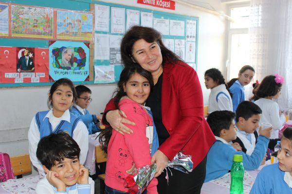 Öğrencilerden öğretmenlerine öğretmenler günü sürprizi