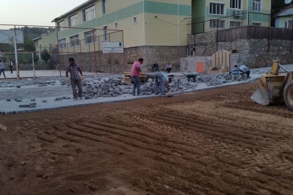 Okul Bahçelerine Kilitli Parke Taşı Döşendi