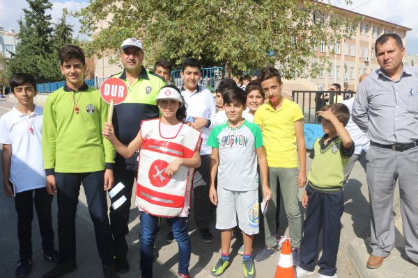 Okul trafik geçit görevlileri iş başında