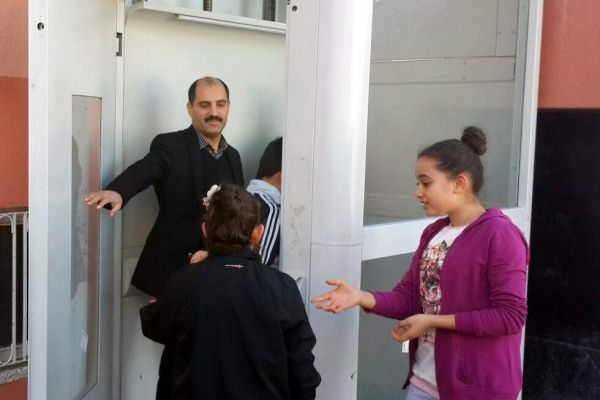 Okula Engelliler İçin Asansör Yapıldı