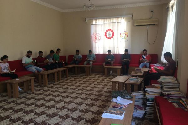 “Okumak Güzeldir” projesine gençlerden yoğun ilgi