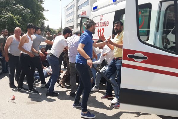Ortalık biranda savaş alanına döndü: 10 Yaralı