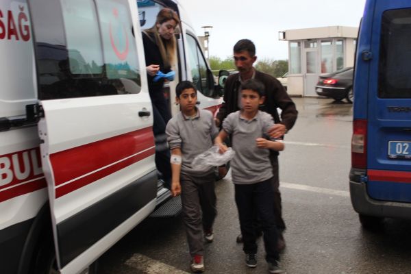 Ortaokul öğrencileri zehirlenme şüphesiyle hastaneye kaldırıldı