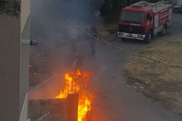 Otluk alanda çıkan yangın korkuttu
