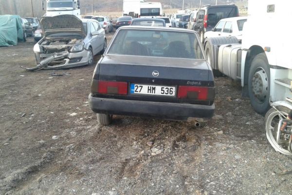 Oto hırsızları polisten kaçamadı: 3 gözaltı