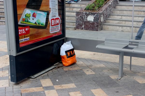 Otobüs durağında bomba paniği