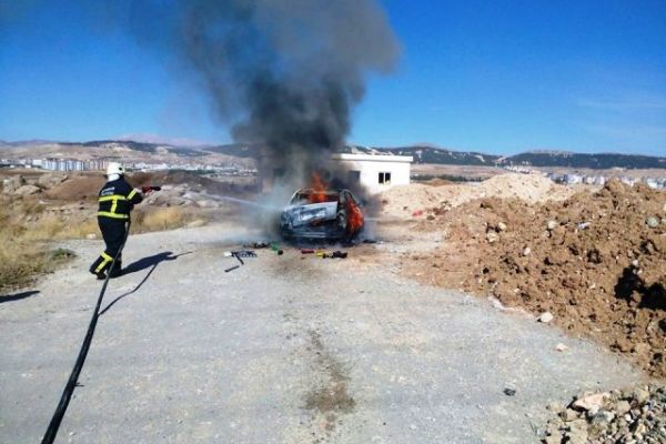 Otomobil Alev Alev Yandı