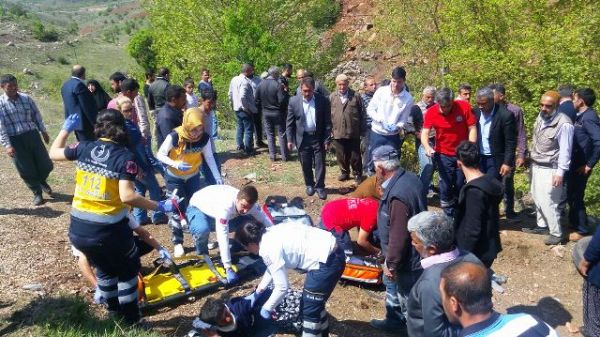 Otomobil Dereye Uçtu: 1 Ölü, 3 Ağır Yaralı