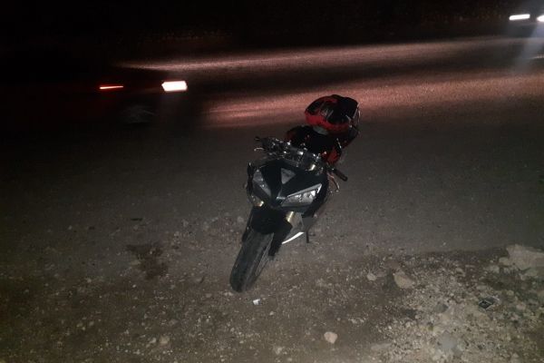Otomobil ile çarpışan motosiklet sürücüsü ağır yaralandı