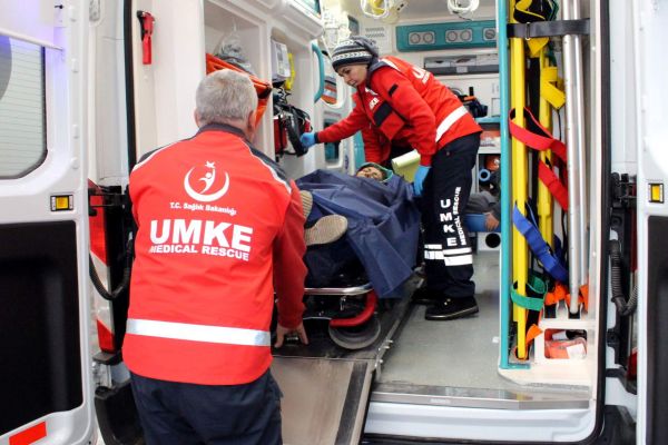 Otomobil ile elektrikli bisiklet çarpıştı: 2 yaralı