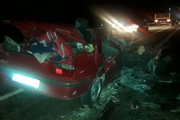 Otomobil ile hafif ticari araç çarpıştı: 1 ölü, 13 yaralı