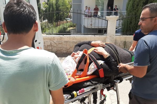 Otomobil ile hafif ticari araç çarpıştı: 3 yaralı