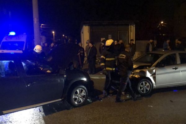 Otomobil ile hafif ticari araç çarpıştı: 4 Yaralı