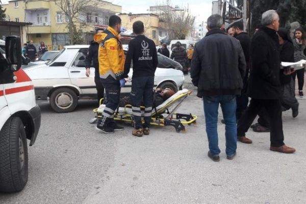 Otomobil ile hafif ticari araç çarpıştı