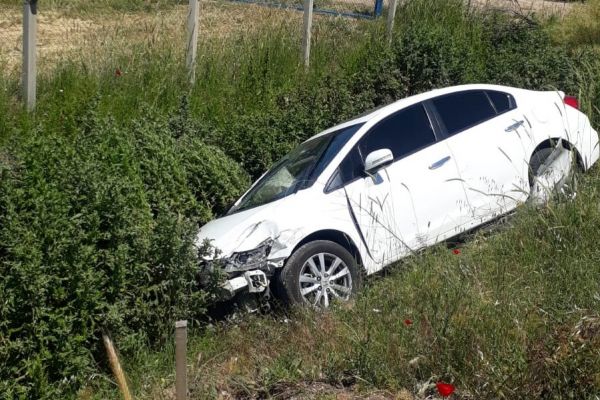 Otomobil ile kamyonet çarpıştı: 2 yaralı