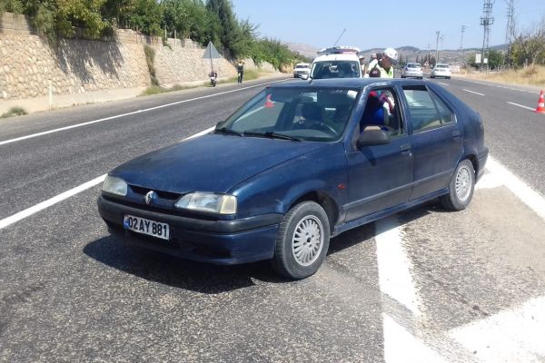 Otomobil ile motosiklet çarpıştı: 1 yaralı