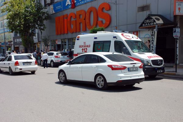 Otomobil İle Motosiklet Çarpıştı: 1 Yaralı