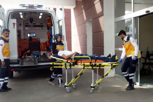 Otomobil ile motosiklet çarpıştı: 1 yaralı