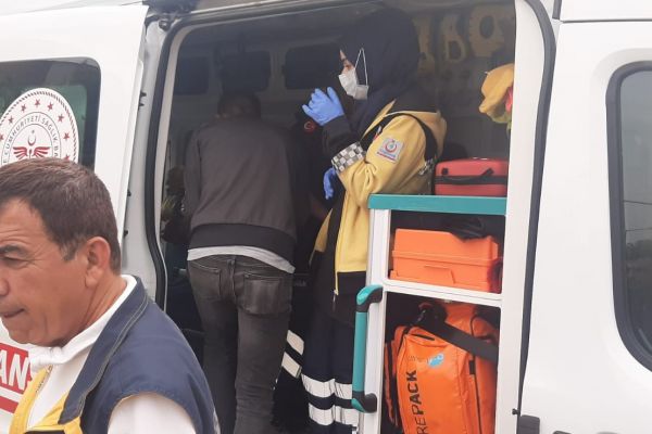 Otomobil ile motosiklet çarpıştı: 2 yaralı