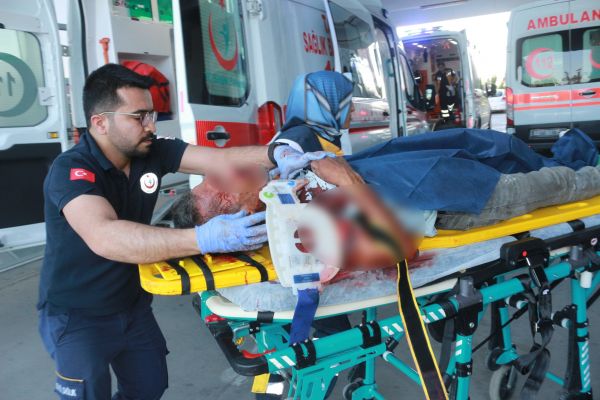 Otomobil ile motosiklet çarpıştı: 2’si ağır 3 yaralı