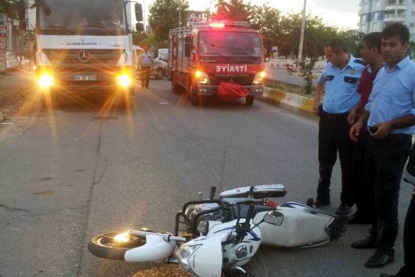  Otomobil ile Motosiklet Çarpıştı
