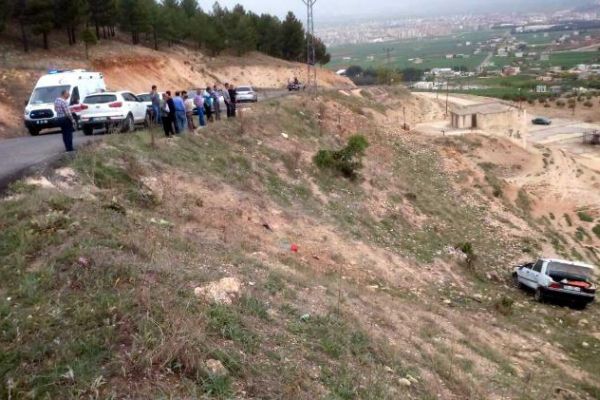 Otomobil Şarampole Yuvarlandı: 1 Yaralı