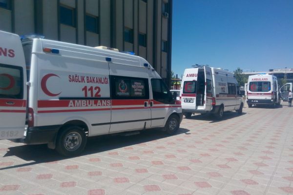 Otomobil Şarampole Yuvarlandı: 2 Yaralı