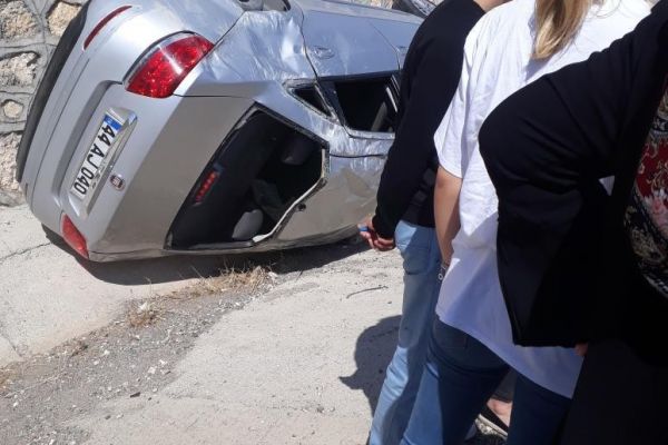 Otomobil şarampole yuvarlandı: 4 Yaralı