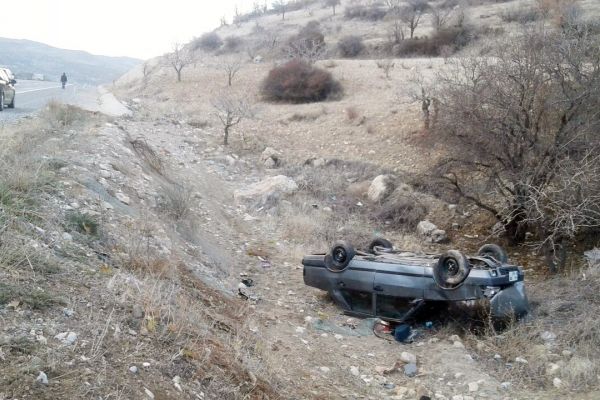 Otomobil şarampole yuvarlandı: 4 yaralı