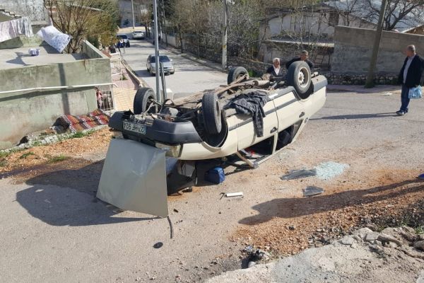 Otomobil takla attı: 2 yaralı