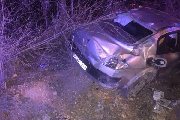 Otomobil Takla Attı, 2 Yaralı, Kaza Sonrası Vatandaşlar Eylem Yaptı