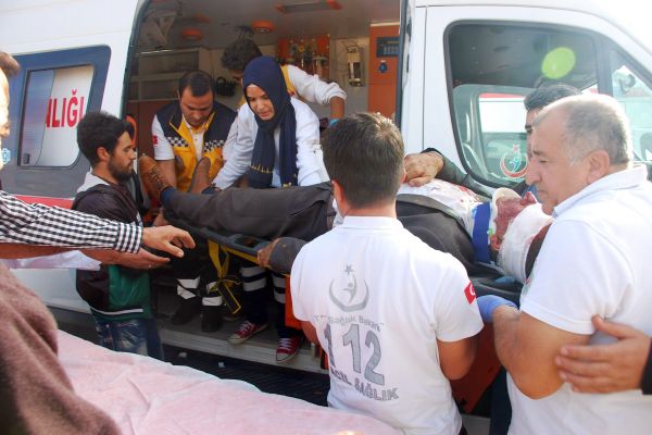 Otomobil Takla Attı 2’si Çocuk 4 Kişi Yaralandı