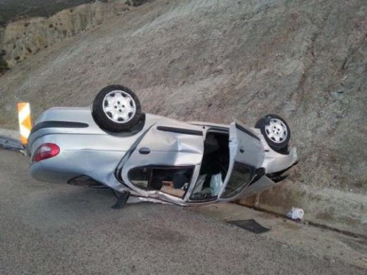 OTOMOBİL TAKLA ATTI: BEŞ YARALI