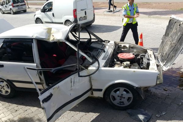 Otomobil takla attı 