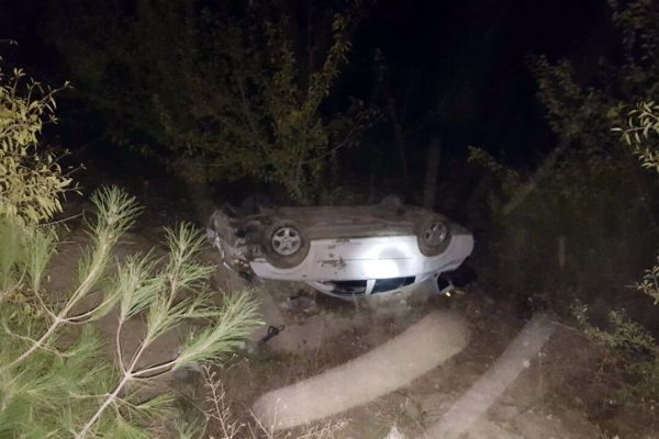 Otomobil uçuruma yuvarlandı: 2 yaralı