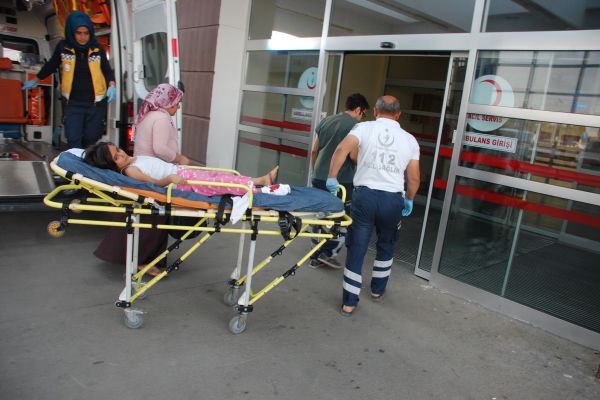 Otomobil yayaya çarpı