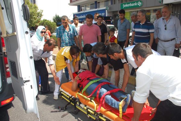 Otomobil Yayaya Çarptı: 1 Yaralı