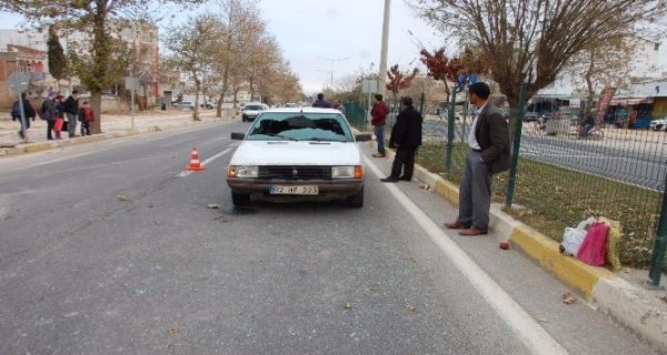 Otomobil yayaya çarptı