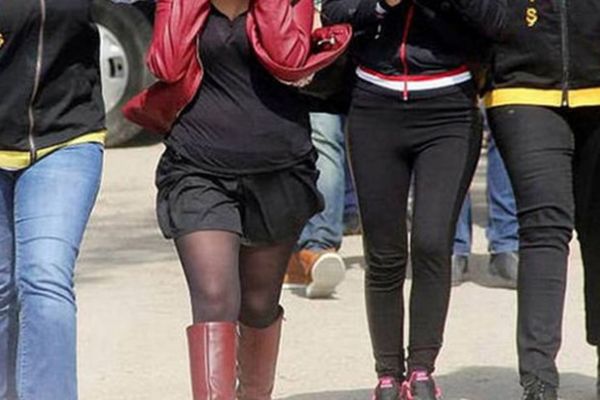 Otomobilde fuhuşa 2 gözaltı