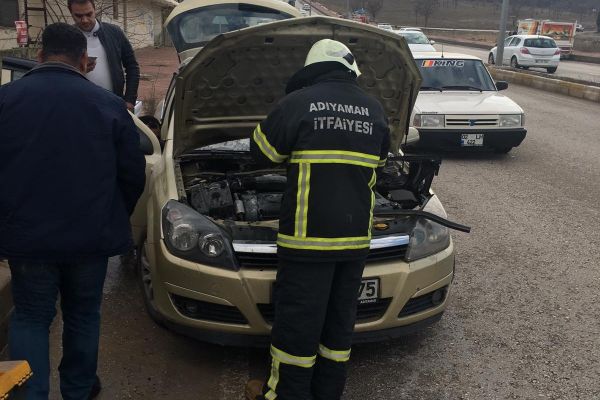 Otomobildeki yangın kısa sürede söndürüldü