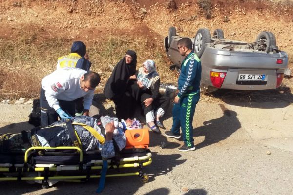 Otomobile Giren Arı Kazaya Neden Oldu: 3 Yaralı